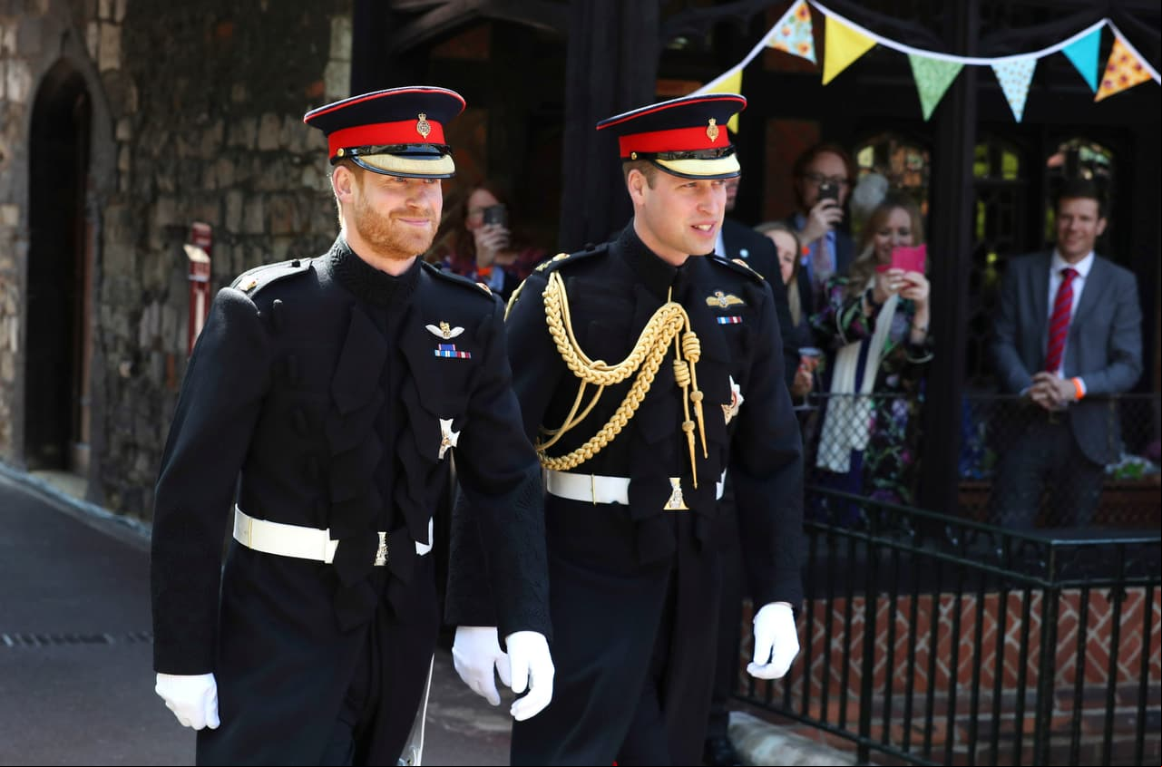 Príncipe Harry llegó acompañado por su hermano, el Príncipe William