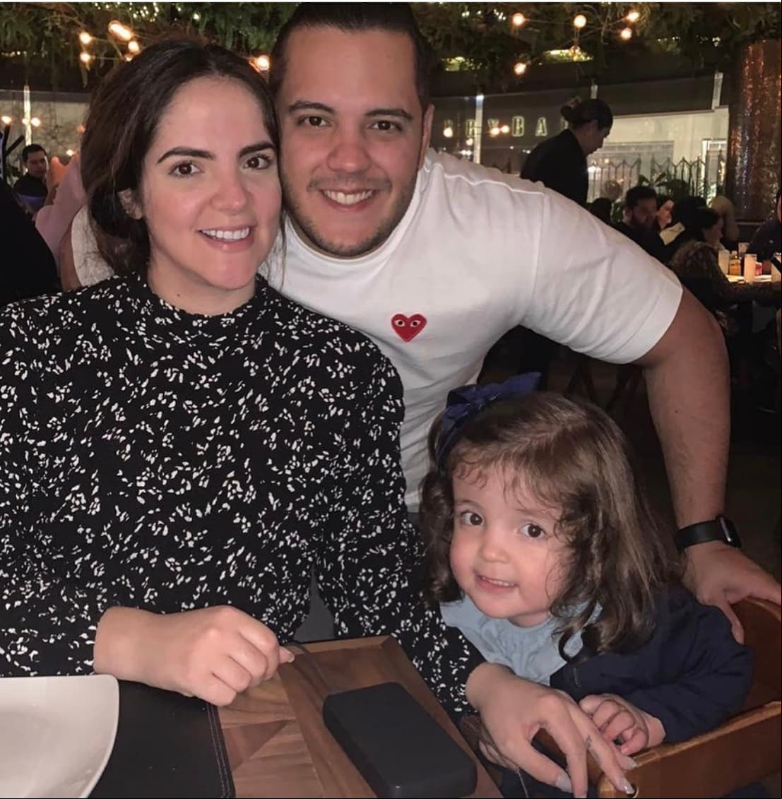Asimismo, Vicente Jr. es padre de Fernanda, quien está casada con el dentista Alejandro Albornoz. Fer fue la primera nieta que le dio el privilegio de volverse bisabuelo a Don Vicente, con la llegada de Antonella y más tarde de Emilio; este último nacido hace poco más de un año.