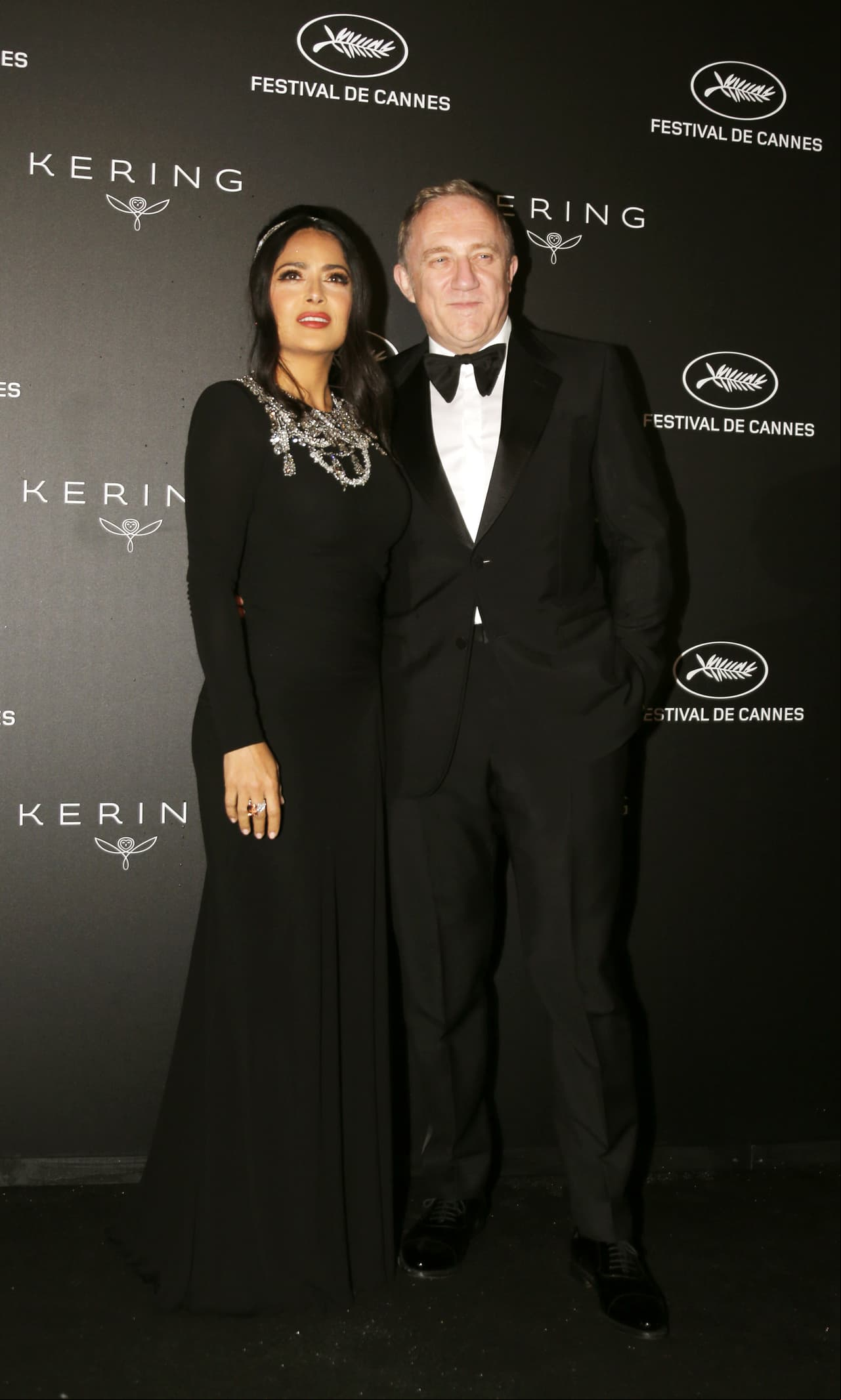 En cuanto a su vida personal, Salma está casada con el empresario François-Henri Pinault desde 2009. “Me daba miedo la oscuridad y el matrimonio. Y aquí estoy, casada. Aunque me da vergüenza reconocer cuántas veces me lo tuvo que preguntar: ¡Tres veces! Ese ha sido el mayor temor que he superado”, compartió la intérprete en entrevista al periódico español El País en agosto de 2015.