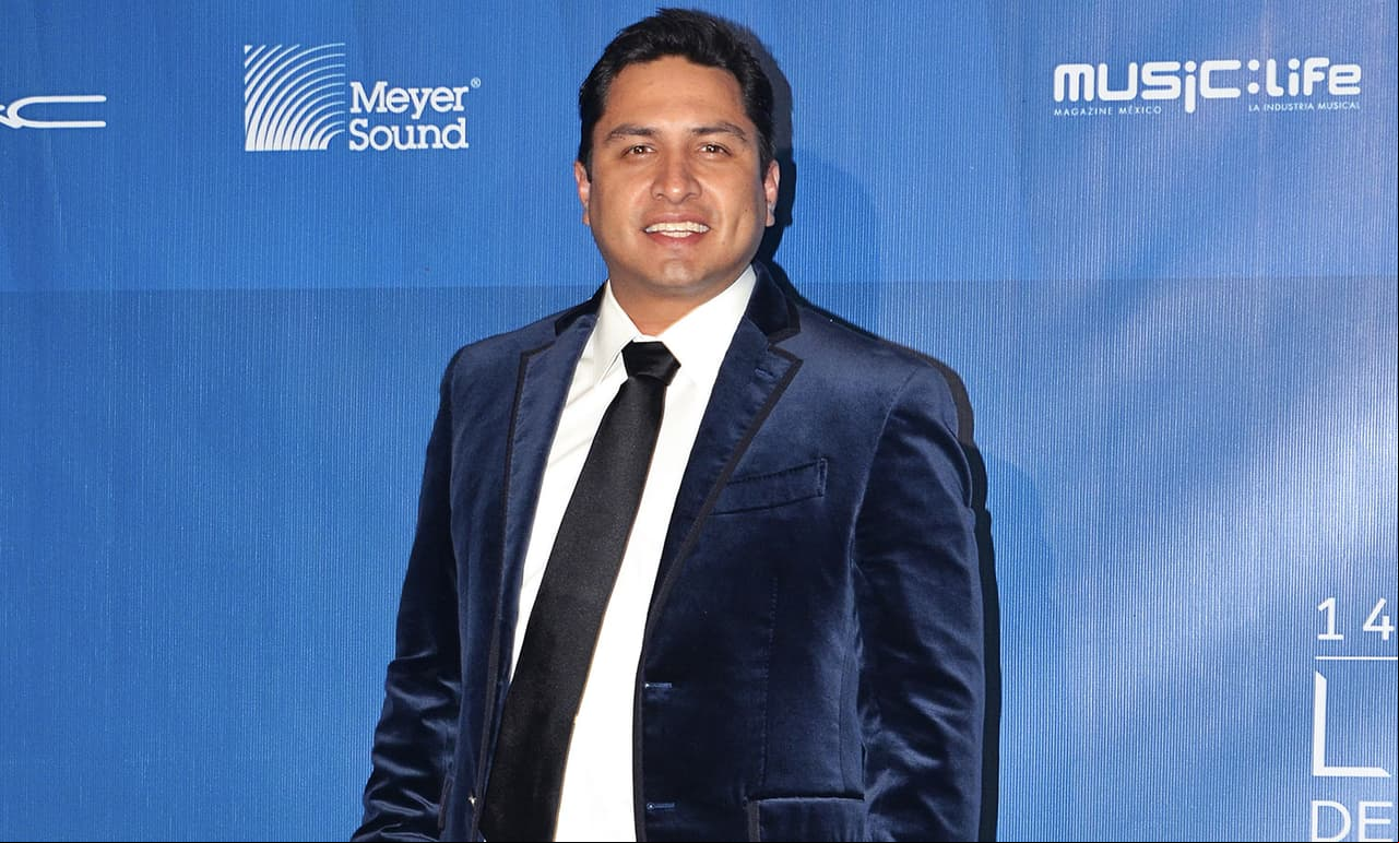 Julión Álvarez muestra por primera vez el tierno rostro de su hija